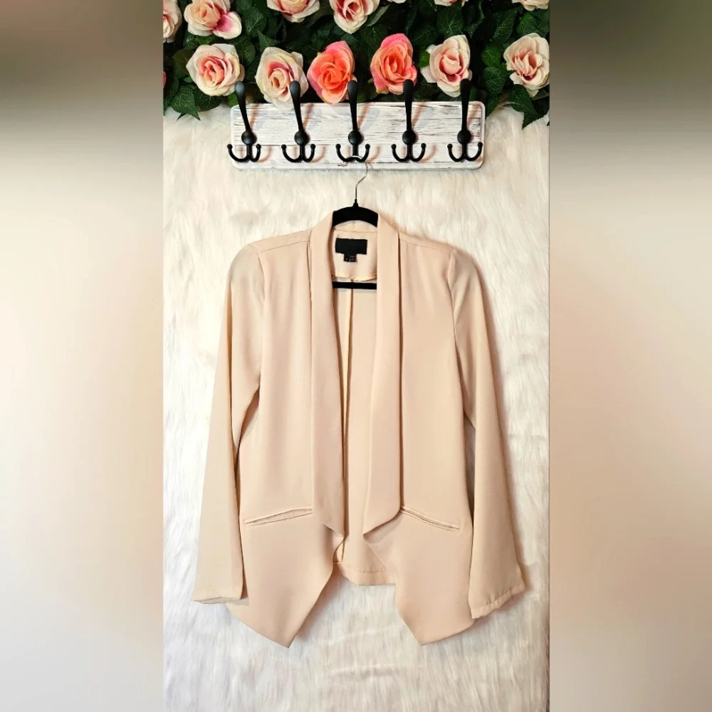 Solemio Luxury Crepe Weight Waterfall Front Blazer (NWOT)